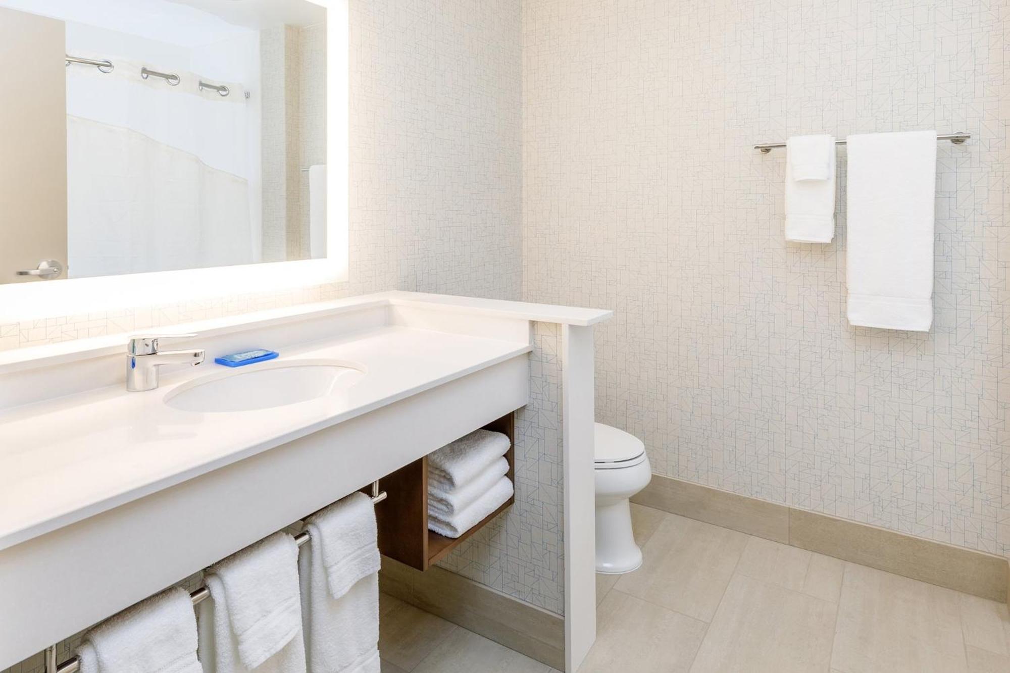 Holiday Inn Express & Suites - Sturbridge By Ihg Extérieur photo
