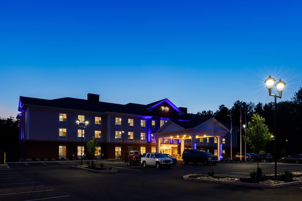 Holiday Inn Express & Suites - Sturbridge By Ihg Extérieur photo